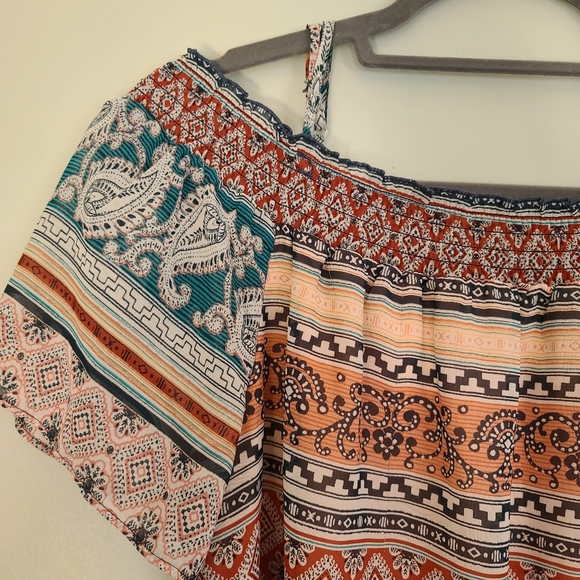 I.N. San Francisco Flowy Pattern Top - Picture 2 of 5